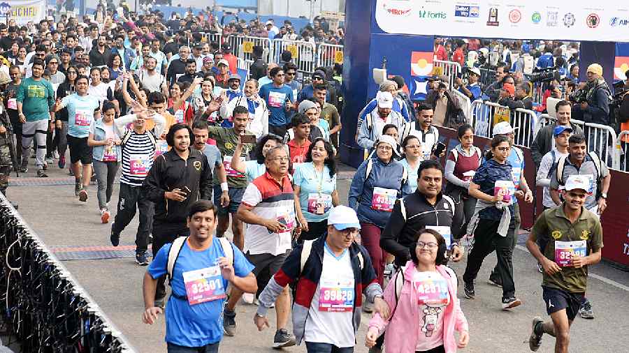 Ananda Run participants on Red Road on Sunday morning