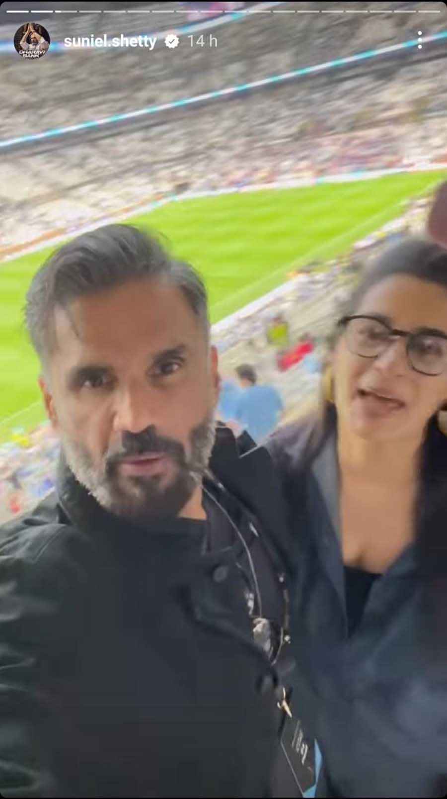 Suniel Shetty looked dapper as he shared a video watching the final live with wife Mana Shetty. 