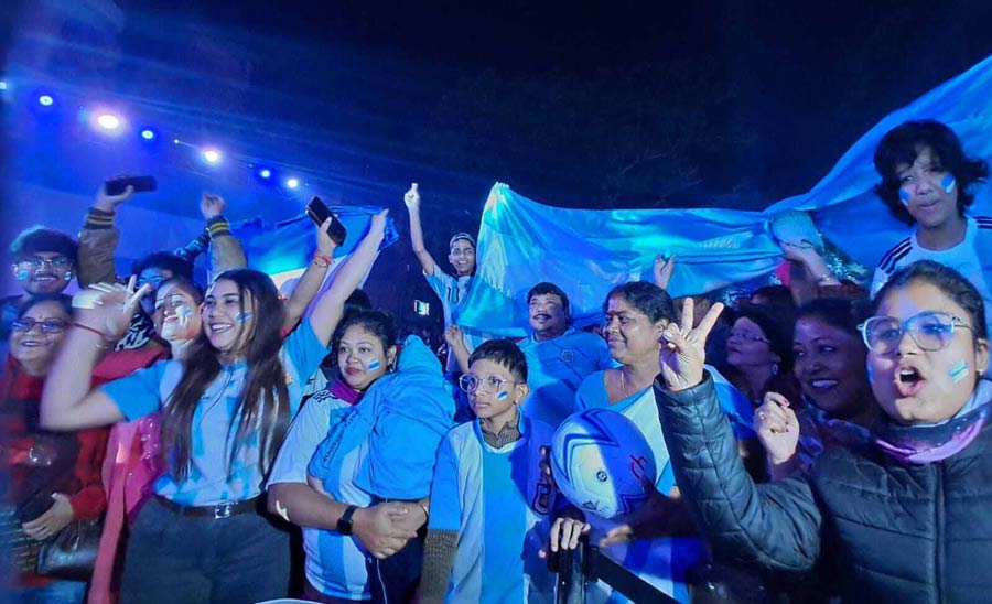 Kolkata had already set the stage for Sunday’s FIFA finals. Several sports bars and lounges had prepared to welcome fans for the screening of the final. Specially curated menus were also arranged. Some of these sports bars witnessed full house occupancy during all important matches