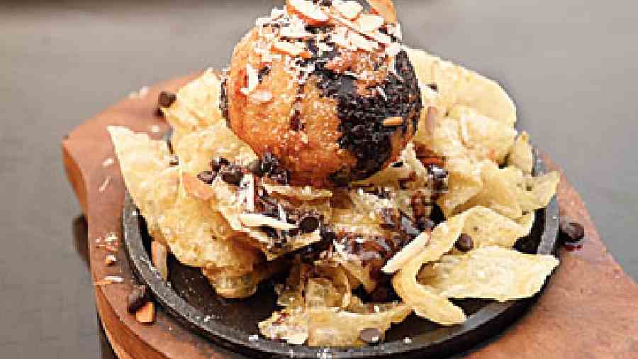 Fried Ice-cream with Oriental Darshan:  The fried outer skin of the creamy ice- cream creates an interesting texture that  perfectly complements the sweet and crispy darsan. To end your meal on a memorable note, don’t forget to try this unique dish. Rs 399