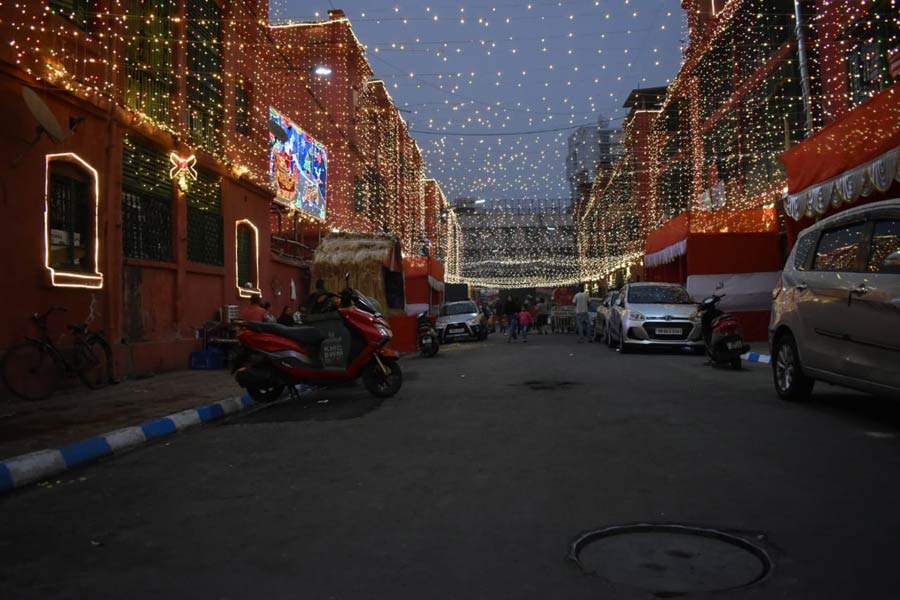 Bow Barracks all lit up for a test run before Wednesday’s inauguration of the Kolkata Christmas Festival. The area has been included in the illumination plan for the grand carnival this year. The lights will go on at Park Street, Cathedral Road and Bow Barracks simultaneously on December 21, when chief minister Mamata Banerjee formally inaugurates the Christmas Festival