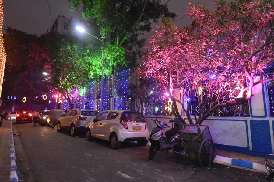 Built in 1918 for the European soldiers, the barracks became home to several displaced Anglo-Indian families because of the expansion of Central Avenue and connecting roads. Since then, it has been a hub of Kolkata’s Anglo-Indian community and is dressed up every year during Christmas. But the illumination is on a grand scale this year.