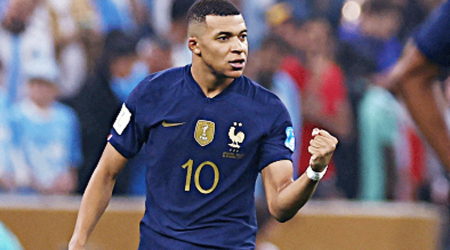 World Cup: Kylian Mbappe offers heartwarming gesture to PSG team-mate  Achraf Hakimi after semi-final