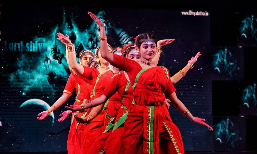 The fest opened with a dance on Shiv Tandav Strotram performed by the students