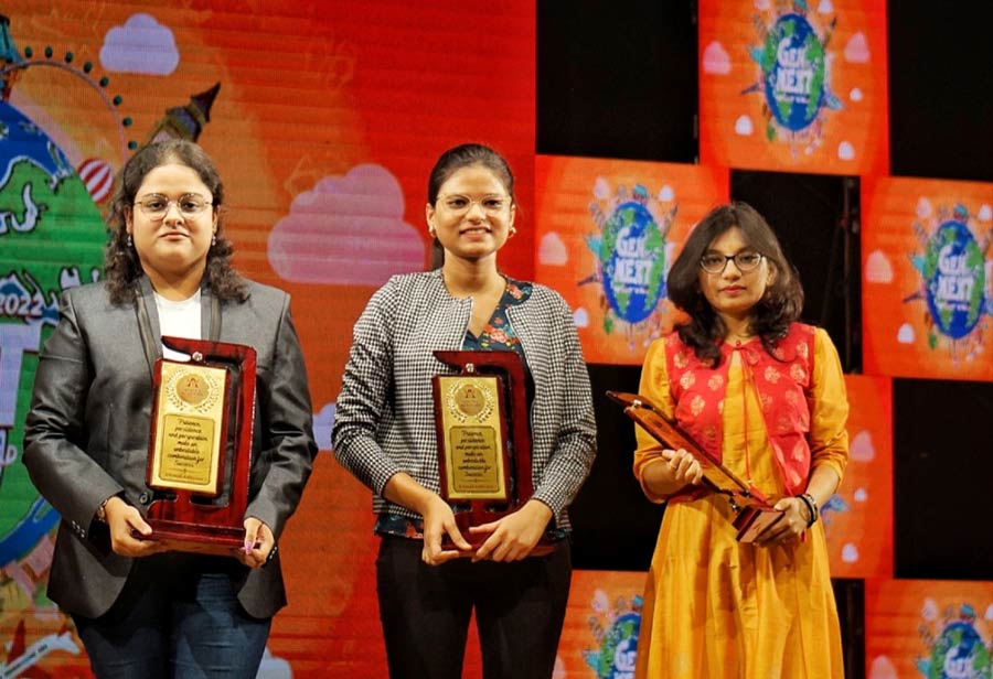 Class X and Class XII toppers in different streams were felicitated during the event for their remarkable performance in academics. (L-R) Sreyashi Chakraborty 95% (Humanities), Arya Saha 95.2% (Bio Sciences) and Ritupriya Samanta 96.4% (Humanities)