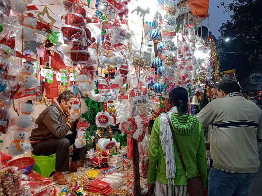 As the Christmas countdown begins, buyers were spotted at a stall at Lake Market selling decoration items and goodies