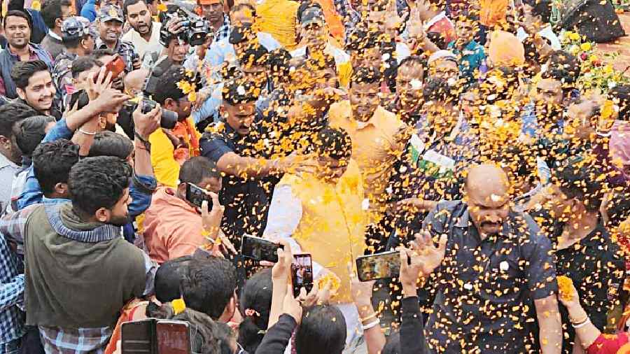 Suvendu threatens of bulldozer raj