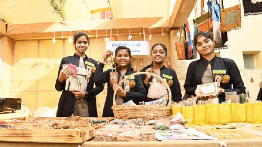 The children of Annapurna Food Foundation had crafted a number of unique items to present at TIS, like handmade bags, mobile pouches with beautiful designs and trinkets