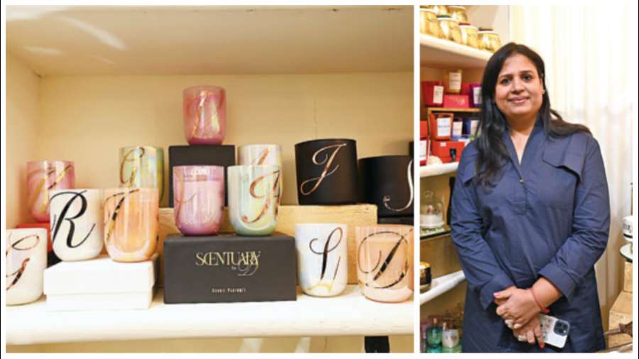 Adding to the vibrant display at the exhibition were the handmade, scented candles from SCENTUARY BY D SCENTED CANDLES — LUXURY GIFTING. The letter designs add a personal touch and make these apt for gifting .