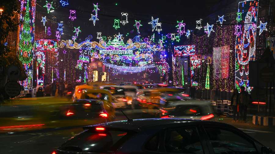 Park Street being illuminated with lights for Christmas celebrations, in Calcutta. 