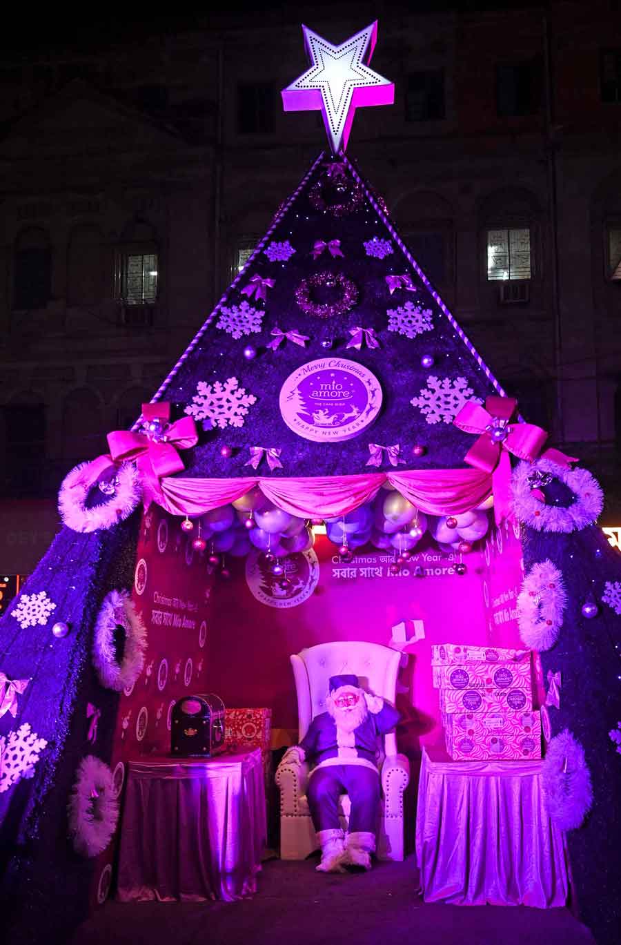 The huge, purple Christmas tree was a work of art complete with photo-op spaces and sitting under the tree was purple Santa. Children rushed to Santa, who gave out goodies from the bakery and clicked photographs with them