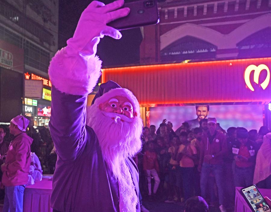 Akash Roy, the man behind the purple Santa outfit said, “I am very excited and happy to see Christmas come back properly after two years. I would wish that Santa fulfils my and other people’s dreams in life”