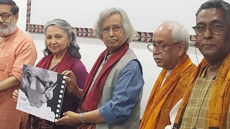 Veteran actor Sharmila Tagore and other dignitaries at the launch of two special table calendars, one dedicated to Mrinal Sen by Pratap Das Gupta and another to Jogen Chowdhury by Arijit Maitra, on Friday evening. The event took place at Charubasona, Jogen Chowdhury Centre for Arts, Kolkata