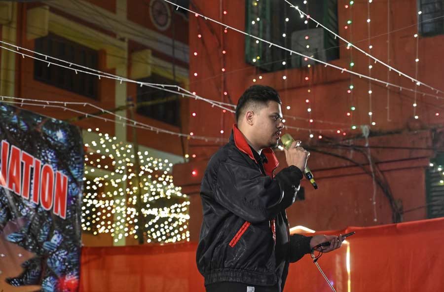 Singer Brandon Phillips of Indian Idol fame perfectly set the Christmas mood with his carols 
