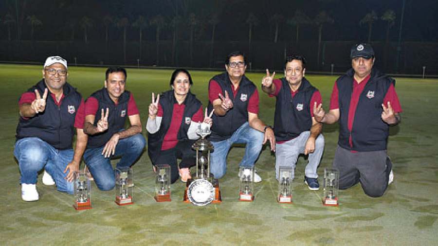Team City Knights pose with the trophy. (L-R) Prawal Tulsyan, Rajesh Tulsyan, Sugandha Kapoor, team captain Rajesh Kapoor, team owner Sanjay Chowdhury and Rajesh Chandan. “I am very happy about the victory. It has been a very difficult journey. All City Knights players played very well. Next year we would like to win again,” said Sanjay Chowdhury