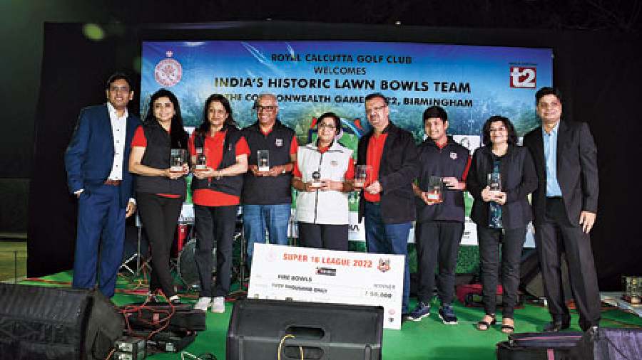 Team Fire Bowls pose with the second runners-up trophy for the season. (L-R) Devesh Srivastava, team captain Manisha Srivasatava, Sushma Burman, Jaideep Singh, team owner Renu Mohta, Pramod Goenka, Nikunj Agarwal, Bonani Framjee, and Chandan Shroff
