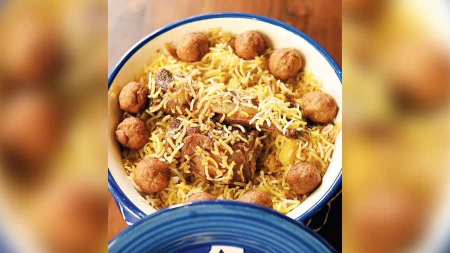 Gosht Nawabi Biryani also known as the ‘biryani of the Emperor’ served with Nizami soft kofta balls gave us serious royal vibes. Chef recommends having Awadhi chas (buttermilk) with it.