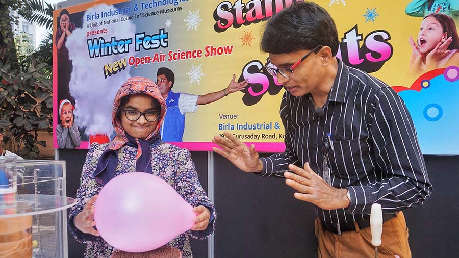 A young visitor, Sharaddyuty Kolay, a class V student of Delhi Public School, Ruby Park, said, “I love science because my family belongs to a technical background. My grandfather was a civil engineer and I learn physics from him. I loved taking part in the experiment.”