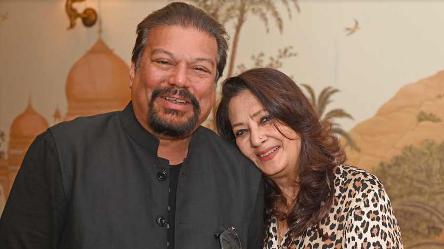 Vir Sanghvi and Moon Moon Sen share a frame. When Roni told the audience about the vodka cocktail named after Moon Moon Sen at his first restaurant, Vir asked, ‘Was it a strong cocktail?!’ 