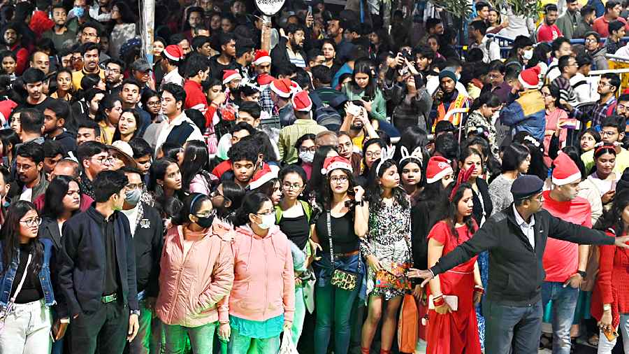 Revellers at the Park Street-Chowringhee crossing around 6pm