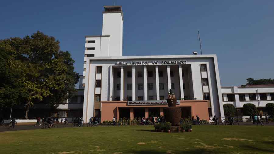 IIT Kharagpur students get AC rooms to study
