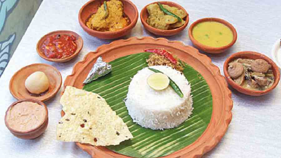 The delicious Ilish Platter served occasionally on clay plates and bowls, includes Sada Bhaat, Alu Bhaja, Alu Posto, Daal, Shorshe Ilish, chutney, rosogolla and doi. Enough to satisfy your Bangaliana.