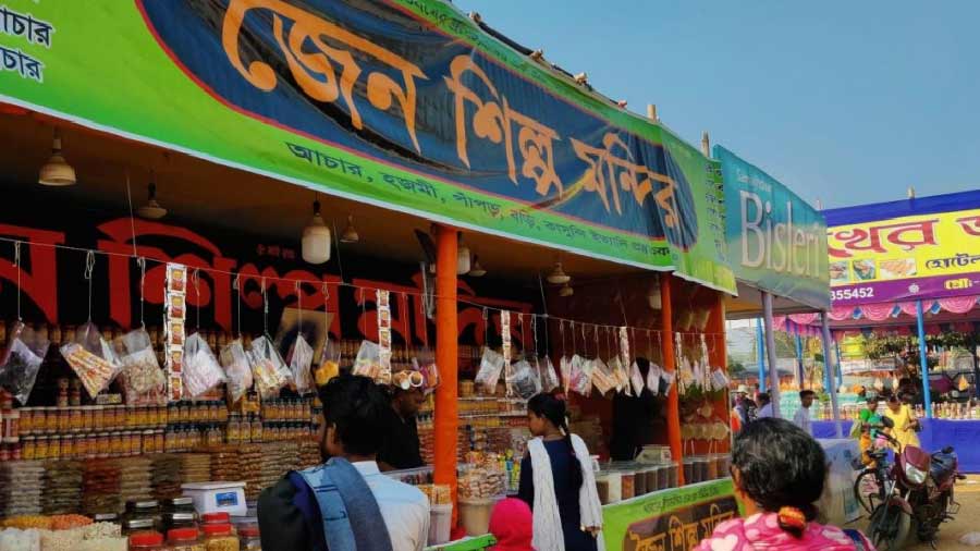 Jaina Shilpa Mandir, best known for its tasty dalim (anardana) and hojmi golis, has been a constant at the Santiniketan Poush Mela. Other sweet-sour delicacies such as achaar (myriad varieties of pickles) and masala papad are also much sought-after by visitors to the fair