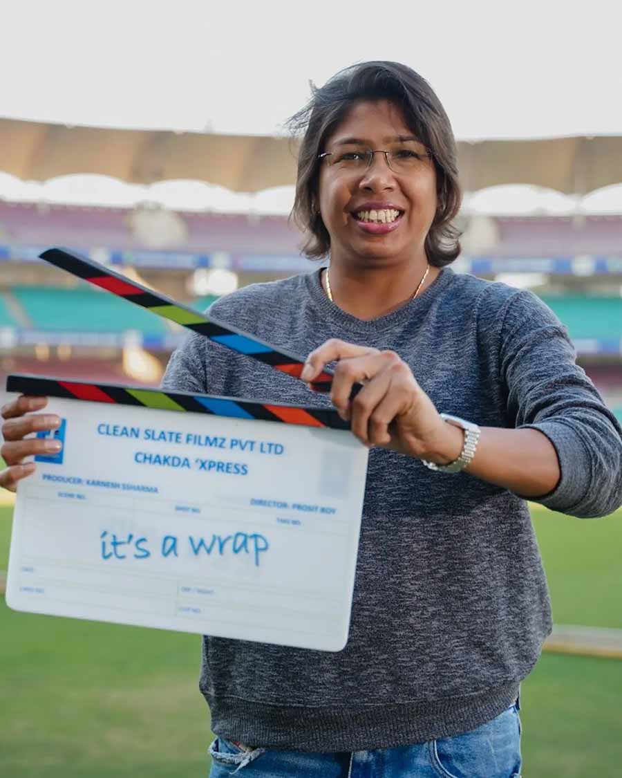 The last clap was called by Jhulan Goswami herself who is the inspiration behind the sports drama. 