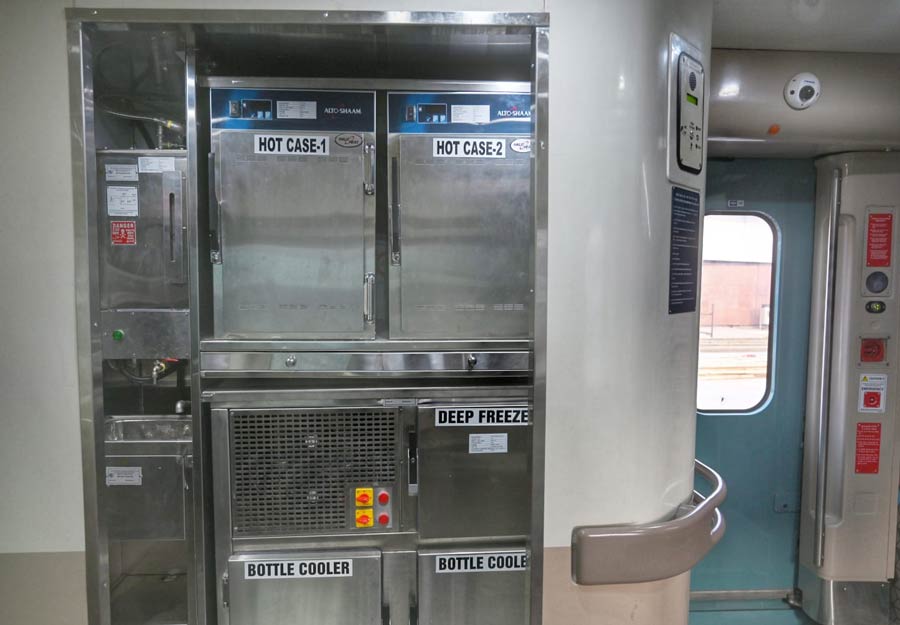 Instead of any live kitchen, several food-storage facilities are a part of the train. With deep freezers, hot cases and bottle coolers, the travellers would be able to enjoy snacks and drinks during their eight-hour journey