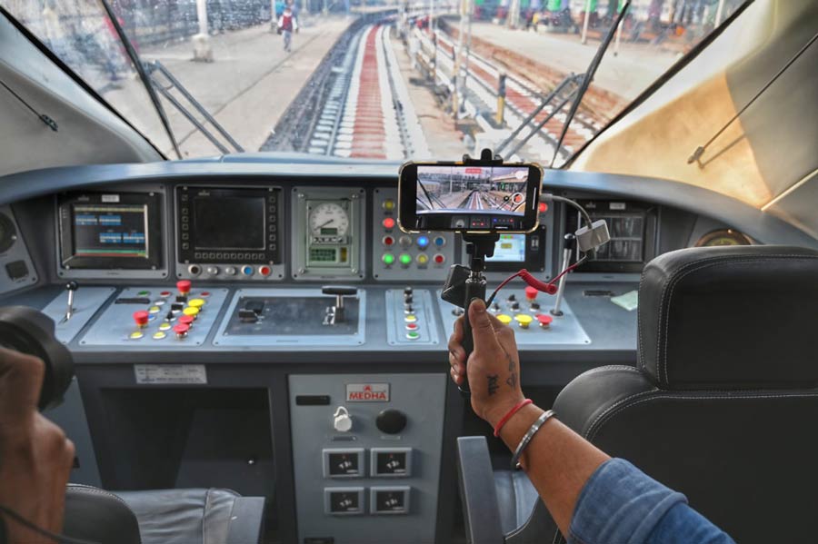The spacious driver’s cabin is filled with cutting-edge technology. Ten motormen were sent to Ghaziabad for training before the train begins operating. 25 train examiners have also been trained for the maintenance of the Vande Bharat Express at the Integral Coach Factory(ICF) in Chennai