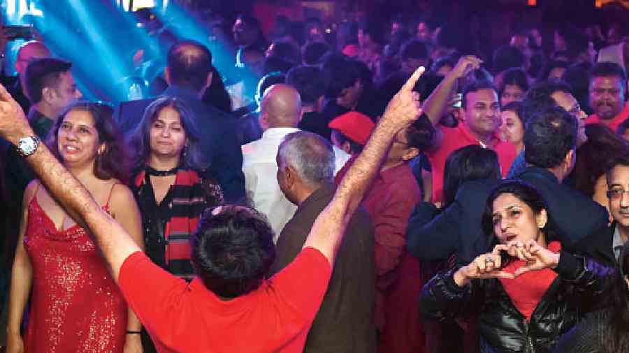 Members and their guests made memories through the evening and night, matching steps with friends and family on the dance floor and indulging in the spirit of bonhomie.