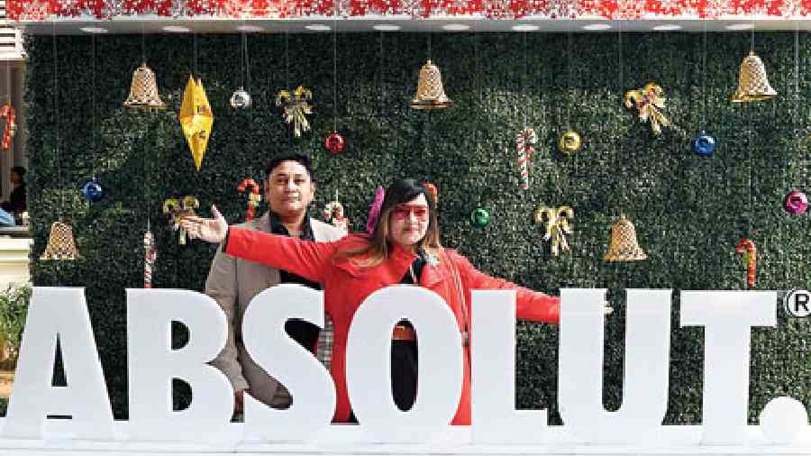 The Absolut photo corner at the entrance decked out with Christmas decor had people pose for the perfect click before joining the celebrations at the main lawn.