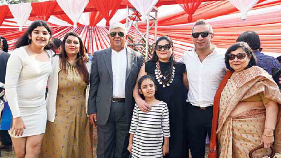 President of Tollygunge Club, Sanjiv Dhir, joined the spirit of bonhomie with his entire family. “This event has been going on for as long as Tolly started and it is the traditional Christmas lunch. I think a lot of people really look forward to it. Everyone who walks in gets the vibe and indulges in the spirit of celebration,” he said.