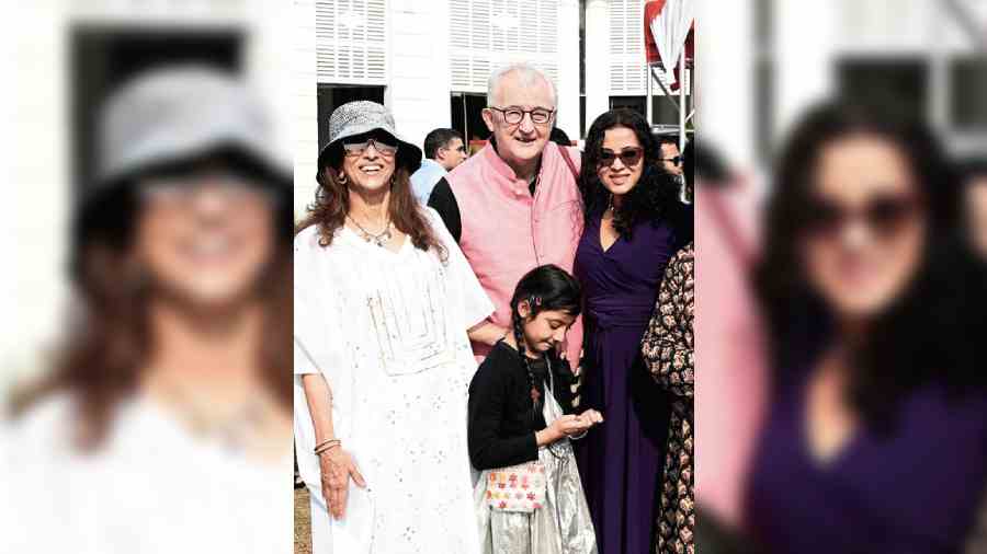 “Such a treat to see so many people I’m fond of! I’ve always loved Calcutta’s exuberant Christmas spirit, which was as vivid at this sun-splashed lunch today as it is in the dazzling lights of Park Street, which I miss every year wherever in the world I may be,” said Nandana Dev Sen (right), who dropped in with husband John Makinson, daughter Meghla and author Shobhaa De.