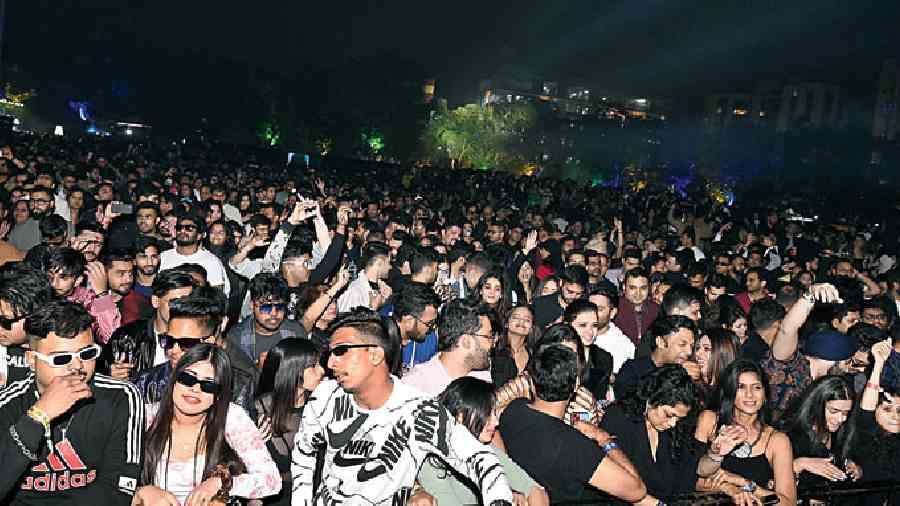The CC&FC lawns were swarming with people who came to witness Artbat live for the first time.