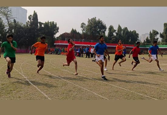 Bhavan's Gangabux Kanoria Vidyamandir organised the Annual Sports Meet 2022 on the 22nd of December 2022 in the school ground at FA Block, Sector 3, Salt Lake. The white members then escorted the dignitaries to the flag-hoisting ceremony. The melodious tune of the Bhavans anthem soon filled the air. The March Past of the four houses soon commenced.  A colourful drill display was then presented by the students of classes 6 and 7. A number of track and field events followed like flat races and relay races. 