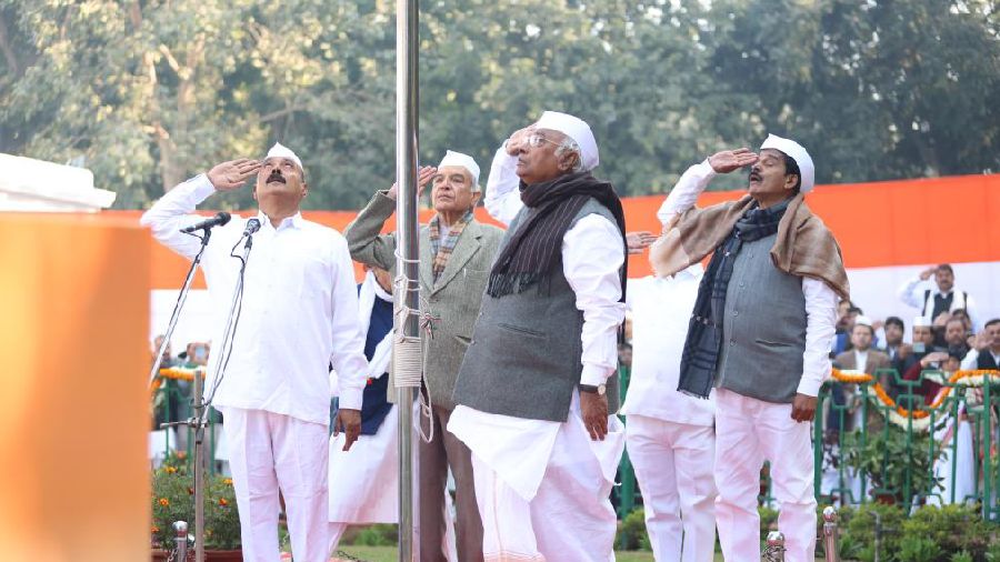 Congress president Kharge hoisted the party's flag at the AICC headquarters. 