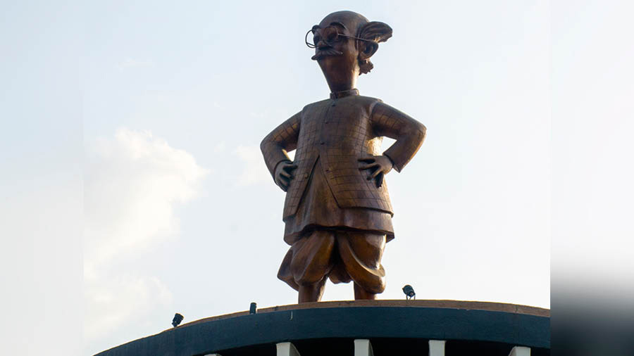 Statue of 'The Common Man' at RK Laxman Museum complex entrance