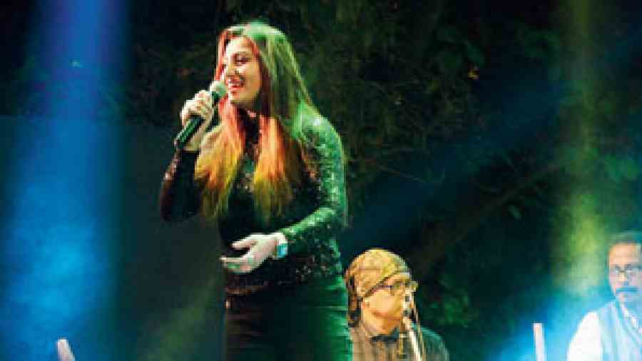 Trissha Chatterjee performed a duet with Amit Kumar. They sang I am in love together. “It was a mesmerising feeling to sing with Amitji on the stage. I am glad to end the year with such a great experience,” she said.