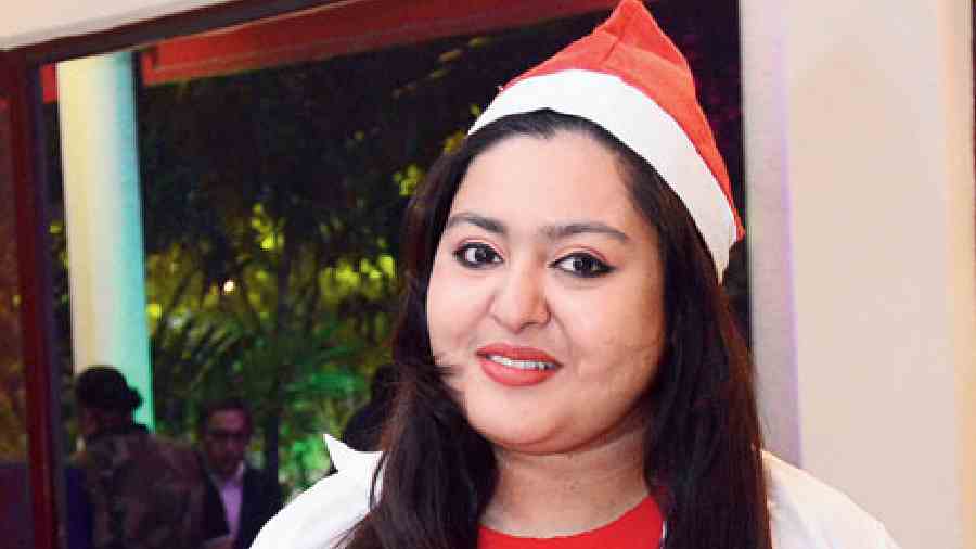 Oindrilla Ganguly, who attended the event with her friends, was all decked up in her red and white Christmas outfit. “It was truly an amazing experience tonight with fantastic live music and ambience,” she said.