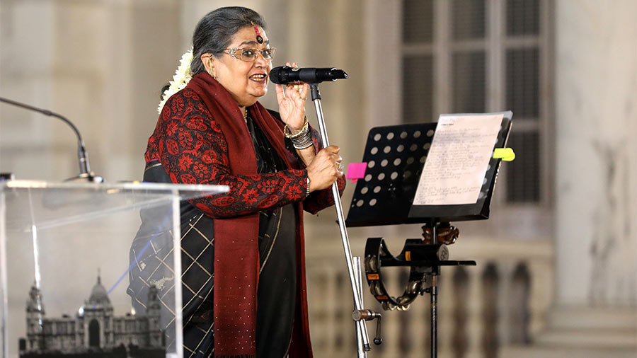 Usha Uthup took the stage and made the audience shake a leg
