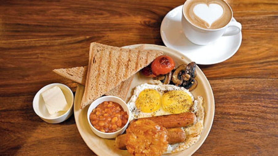 English Breakfast: Start your winter mornings with a fulfilling platter like this one which comes with toast, chicken sausages (or bacon), baked beans, butter, sauteed mushrooms, hash brown, choice of eggs, and a warm cup of beverage (Americano, cappuccino or Darjeeling tea).