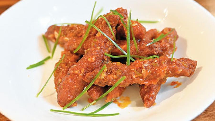 Honey Chicken Crisps: This is the perfect dish if you are looking for some spicy appetiser.