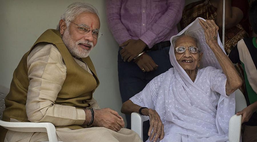 PM Modi performs last rites of his mother Heeraben- The New Indian Express