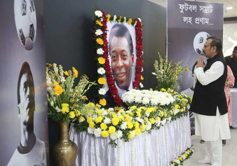 West Bengal sports minister Aroop Biswas pays tribute to legendary footballer Pele at Salt Lake stadium on Friday