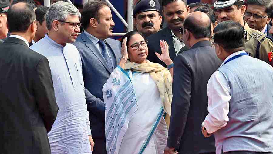 Chief minister Mamata Banerjee declines to sit on the dais after sloganeering broke out at the Vande Bharat Express flag-off ceremony at Howrah station on Friday. Railway minister Ashwini Vaishnaw (in blue kurta) and Bengal governor C.V. Ananda Bose (in bandhgala) try to persuade the chief minister to change her mind. 