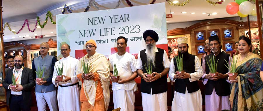 Senco Gold and Diamonds organised a tree plantation drive on New Year’s Eve in Kolkata on Saturday. The initiative aimed to spread the message of hope and peace by bringing together people from different faiths at the event