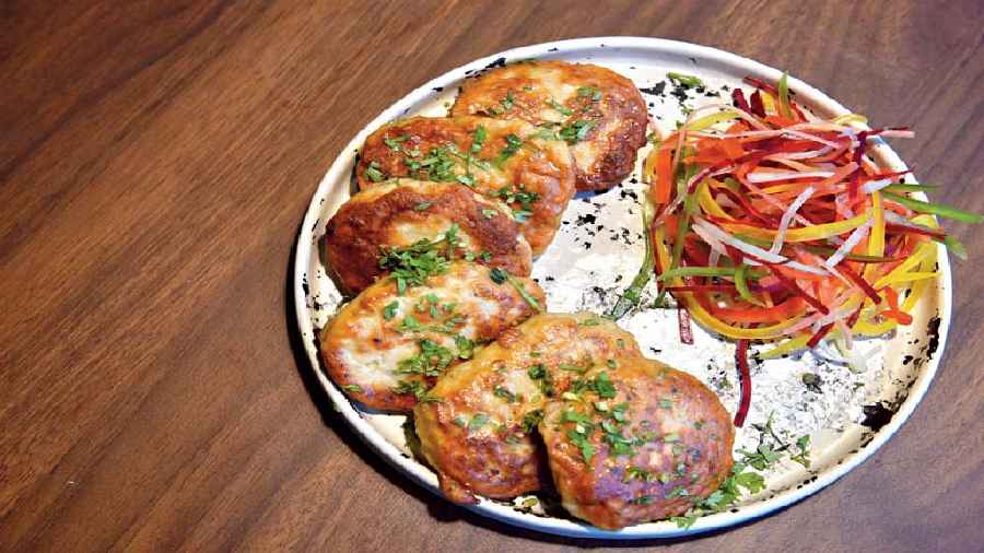 Arabic Chapli Kebab is a flat kebab marinated with yoghurt, elaichi and different types of cheese. A little spicy in taste, it is roasted in the pan before being put in the tandoor. Rs 300