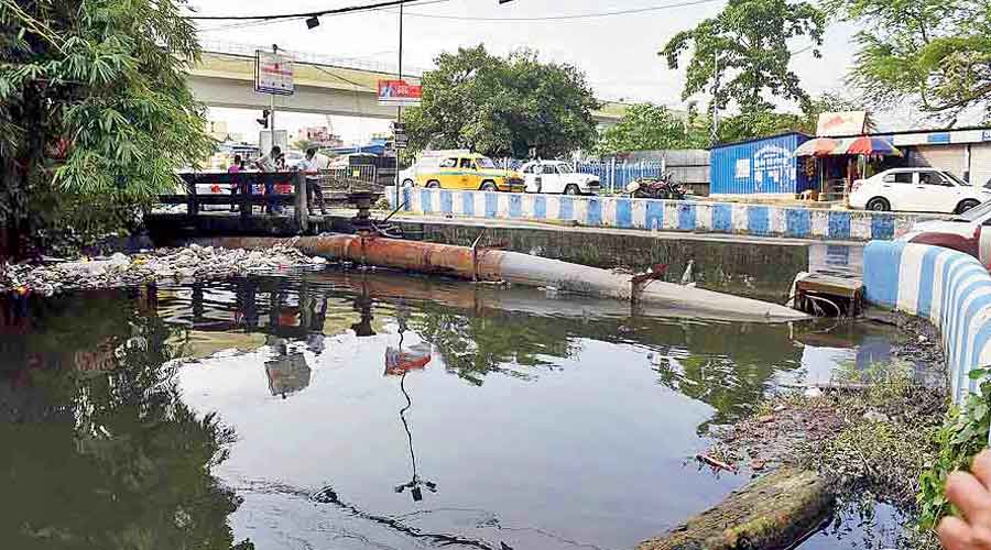 Canal clean-up lies stuck in procedures, rues Kolkata mayor
