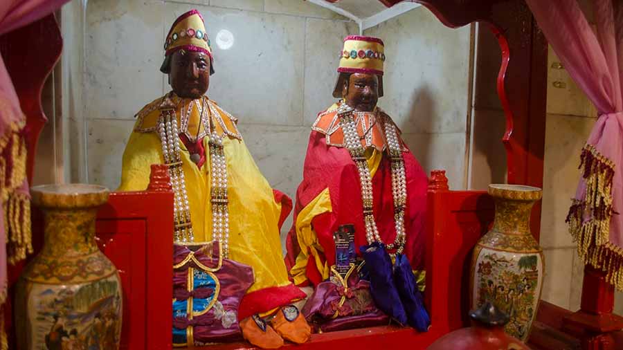 The idols inside the temple 